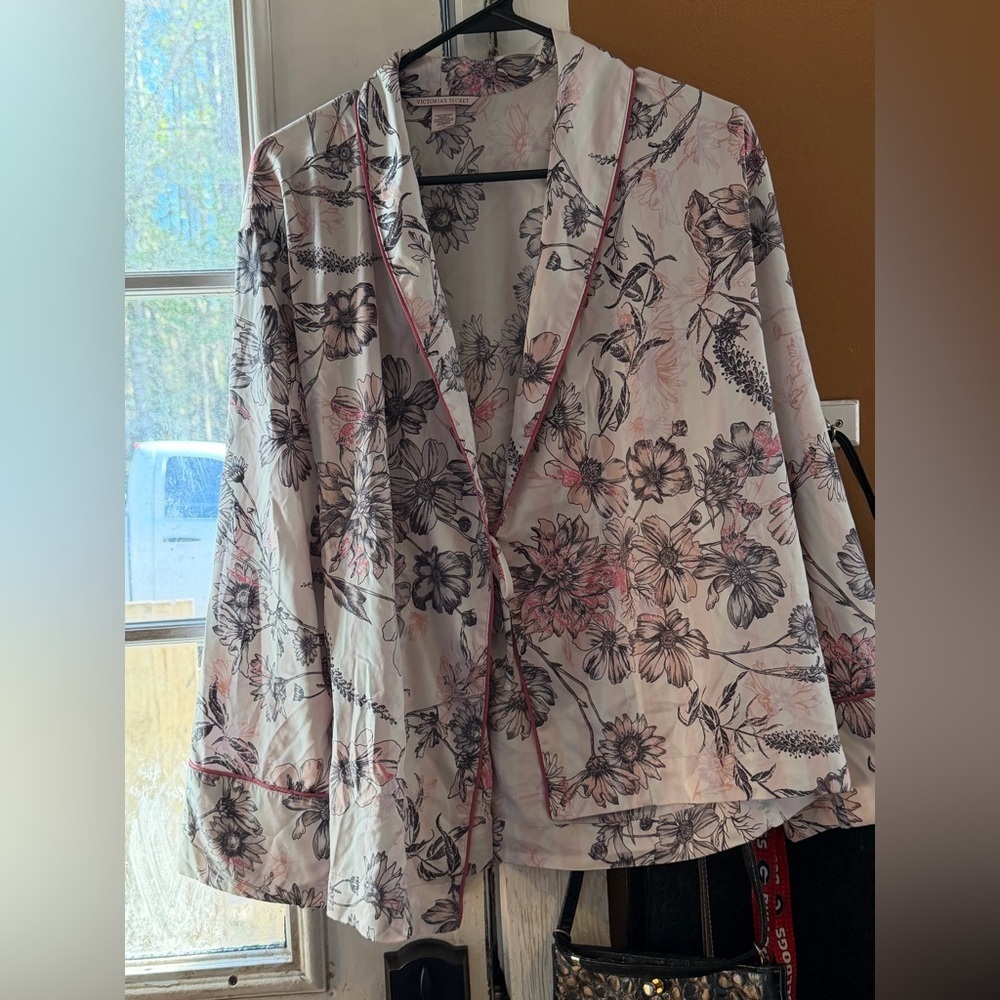 Victoria's Secret Floral Robe - Pink and Black